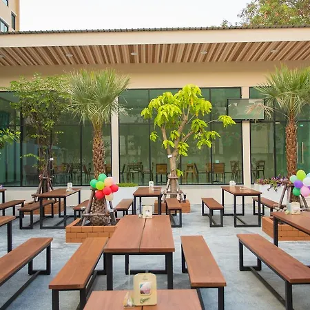 Alisha Court Hotel & Residence
