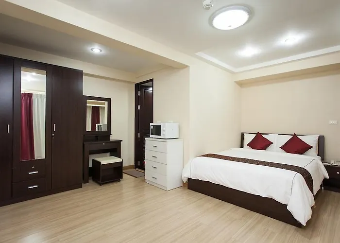 Alisha Court & Hotel Bangkok