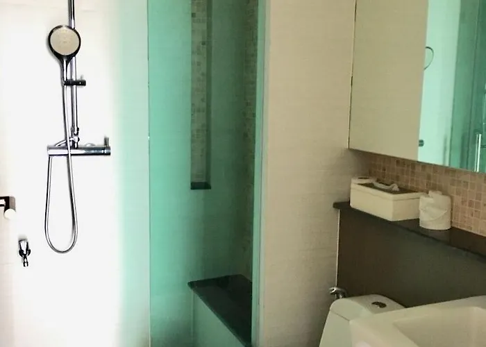 Hotel Alisha Court & Bangkok