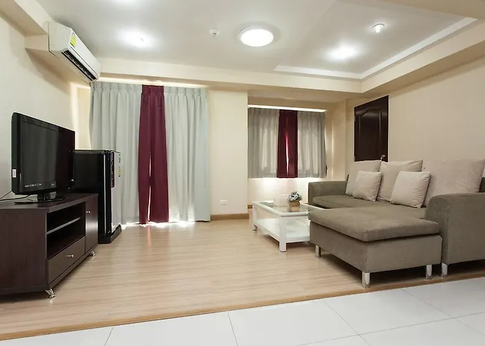 Hotel Alisha Court & Bangkok