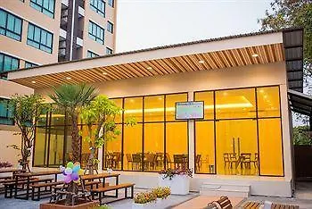 Alisha Court & 4* Bangkok