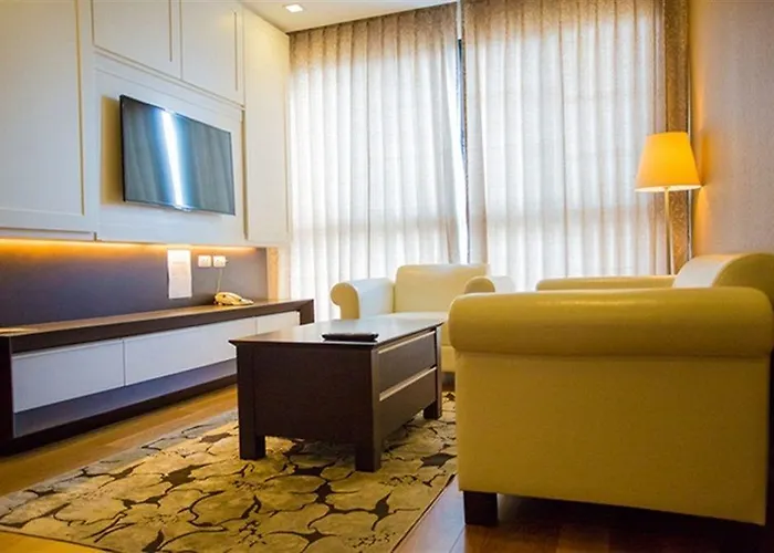 Hotel Alisha Court &