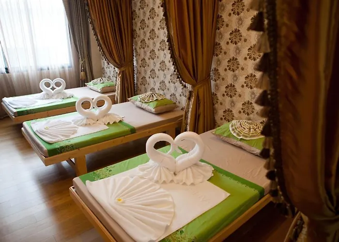 Hotel Alisha Court & Bangkok