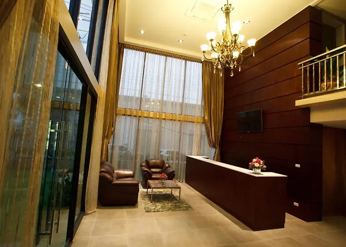 Hotel Alisha Court & 4*