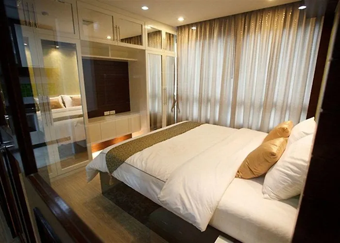Alisha Court & 4* Bangkok