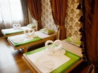 Hotel Alisha Court &