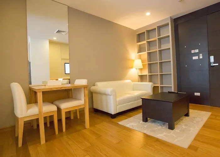 Hotel Alisha Court & Bangkok