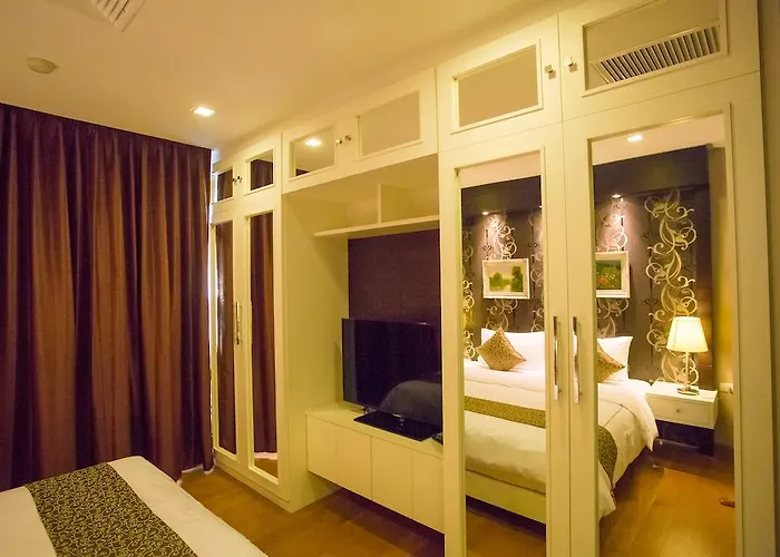 Hotel Alisha Court &