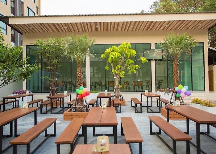 Alisha Court & 4* Bangkok